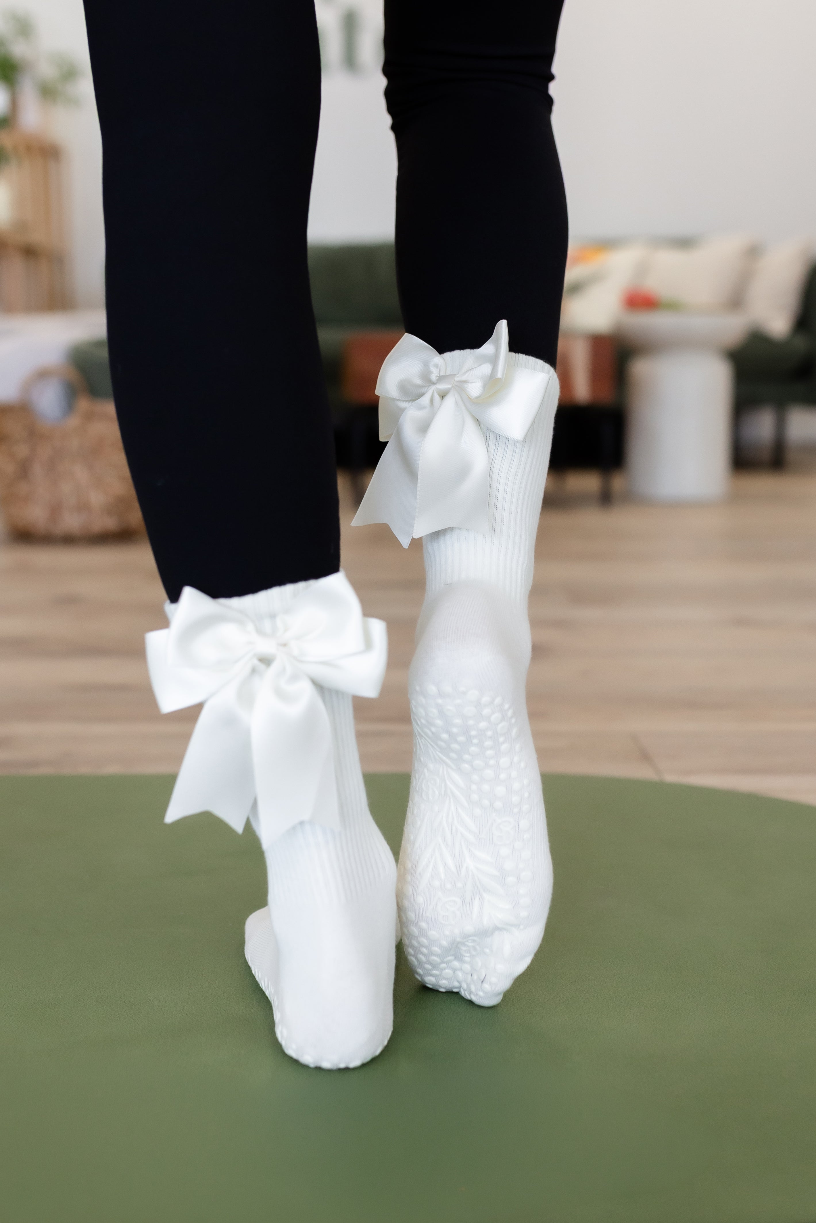 Beige Organic Grip Socks with Bows | Bellona Velvet