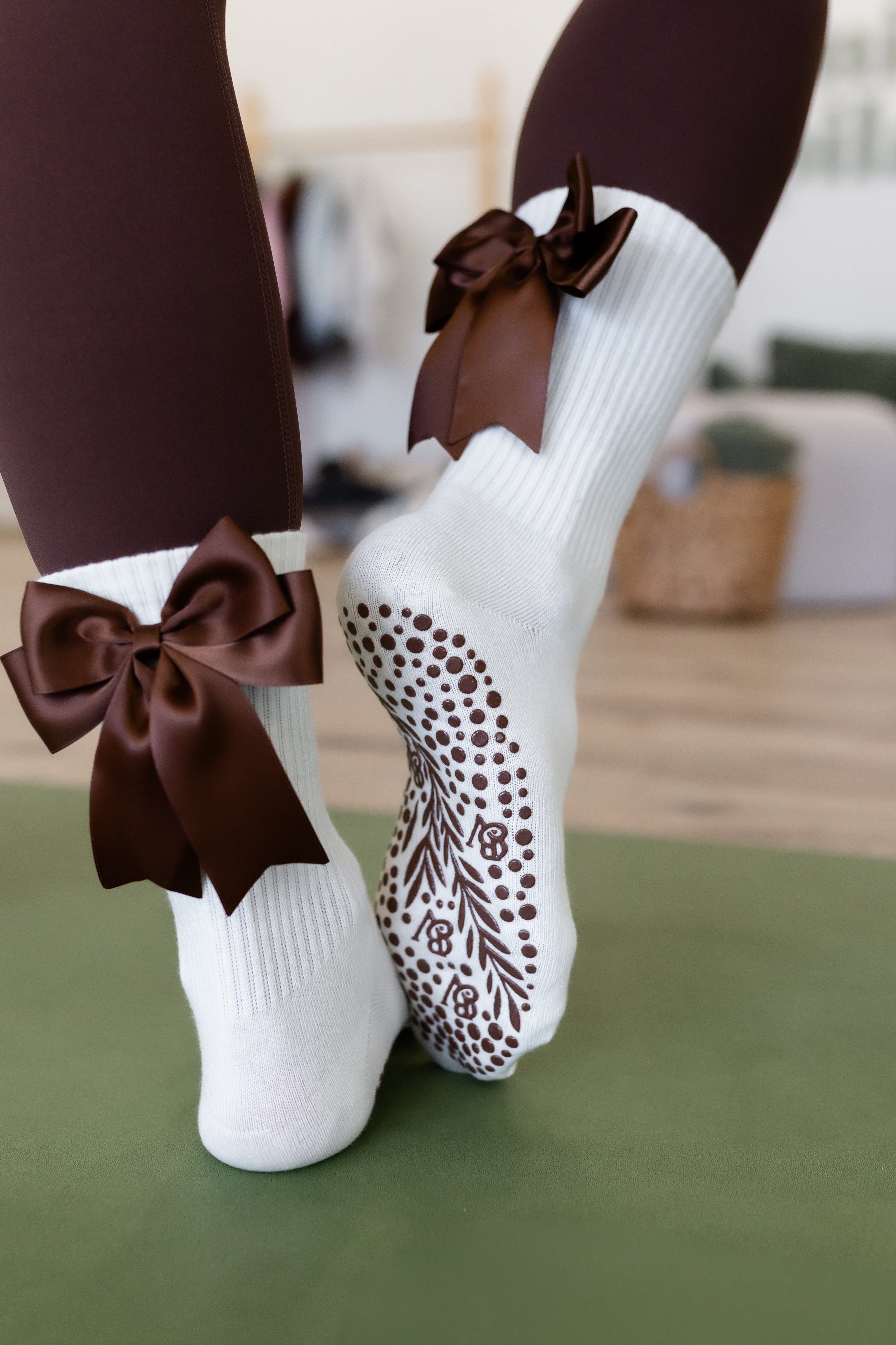 Brown Organic Grip Socks with Bows | Bellona Velvet